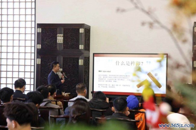榫卯匠心,代代共守:区锦泽获评传统榫卯居品制作身手非遗代表性传承东说念主